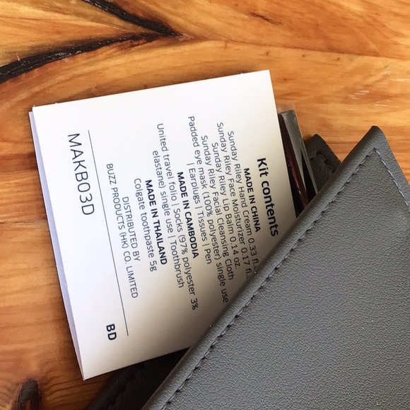 Two United airline business class Polaris toiletry bags - Picture 4 of 5